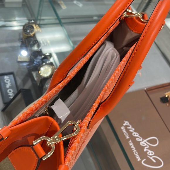 Michael Kors Mirella Medium Ombré Logo Tote Bag
Poppy
NWT - Picture 10 of 16